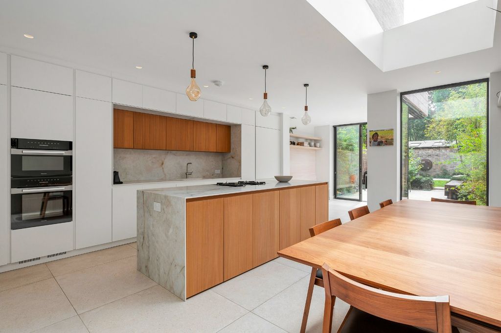 Property photo 3 of 34 Kitchen