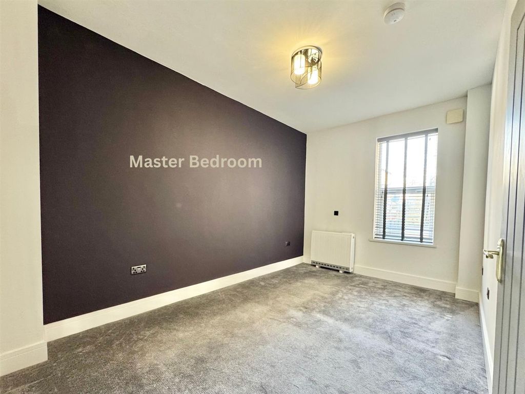 Property photo 3 of 7 Master Bedroom.Jpg