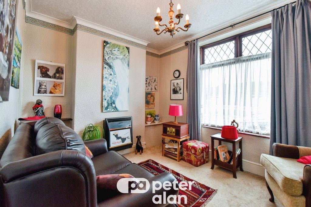 Property photo 2 of 18