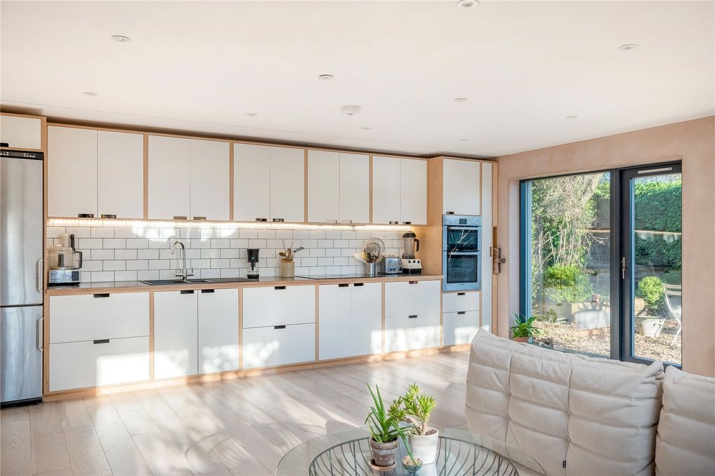 Property photo 2 of 17 Picture No. 04