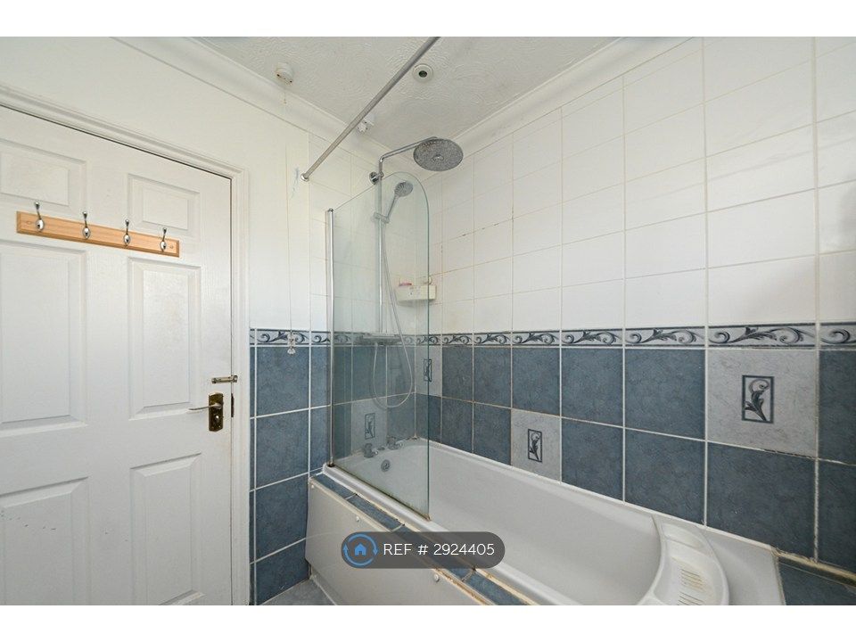 Property photo 3 of 10 Main Bathroom
