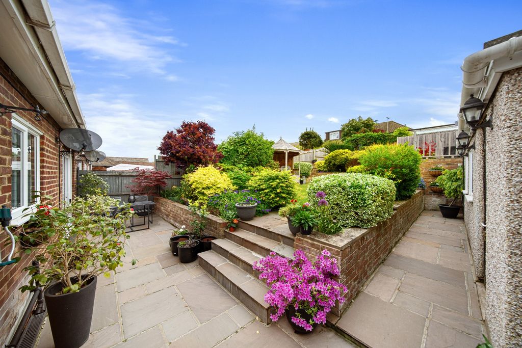 Property photo 2 of 24 5130772