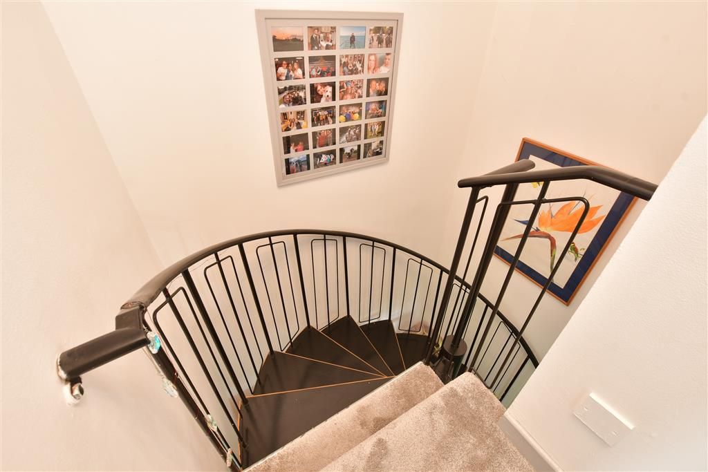Property photo 2 of 7 Internal Feature