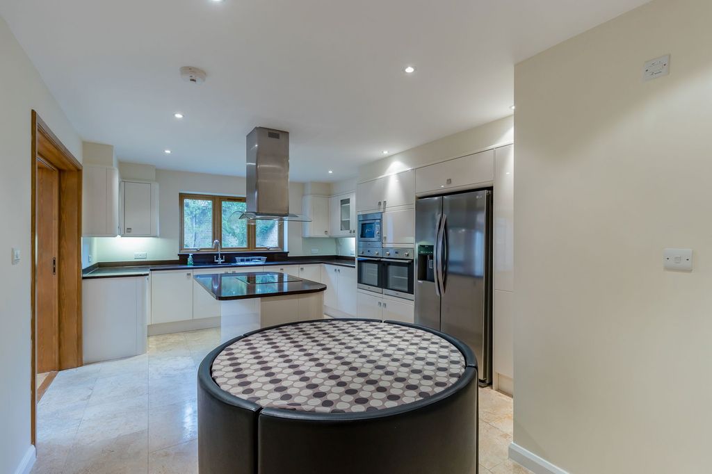 Property photo 3 of 21