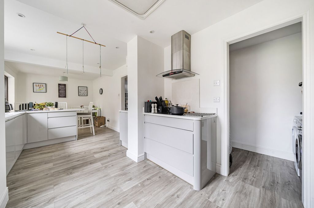 Property photo 3 of 12 1353434-24-68c2Df...