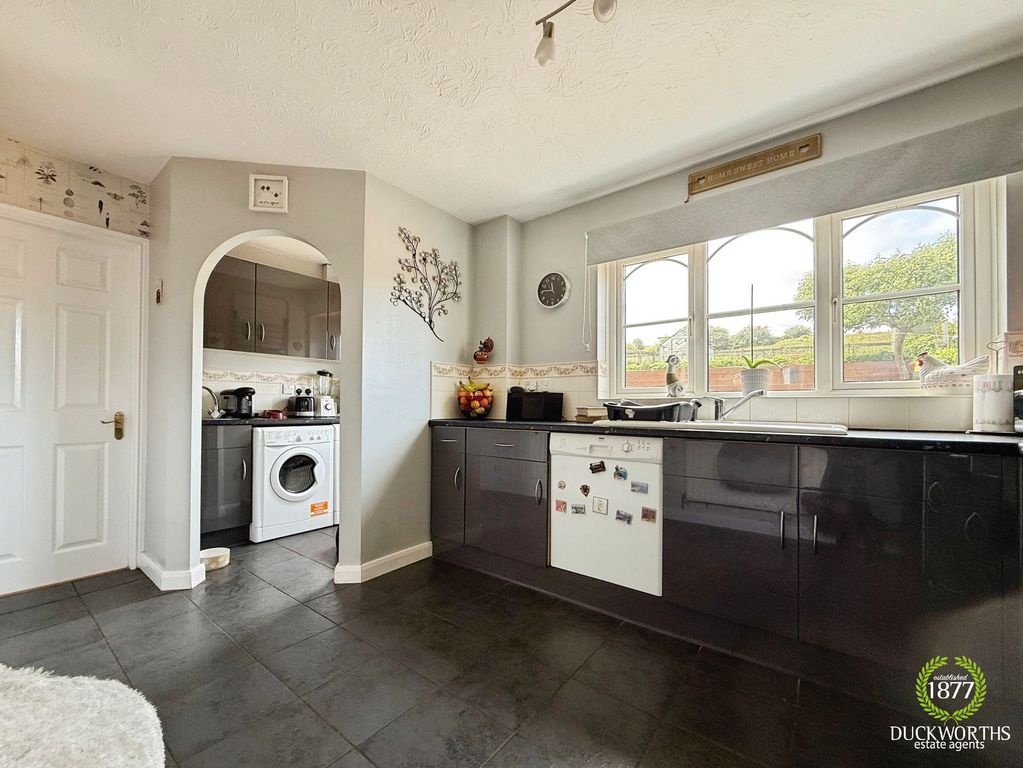 Property photo 2 of 31