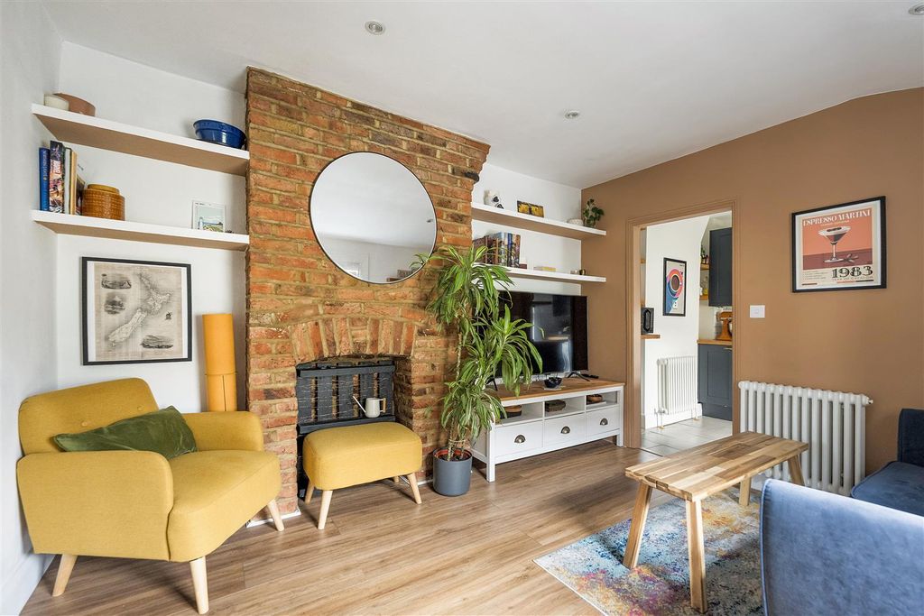 Property photo 1 of 34 Melville Road, E17