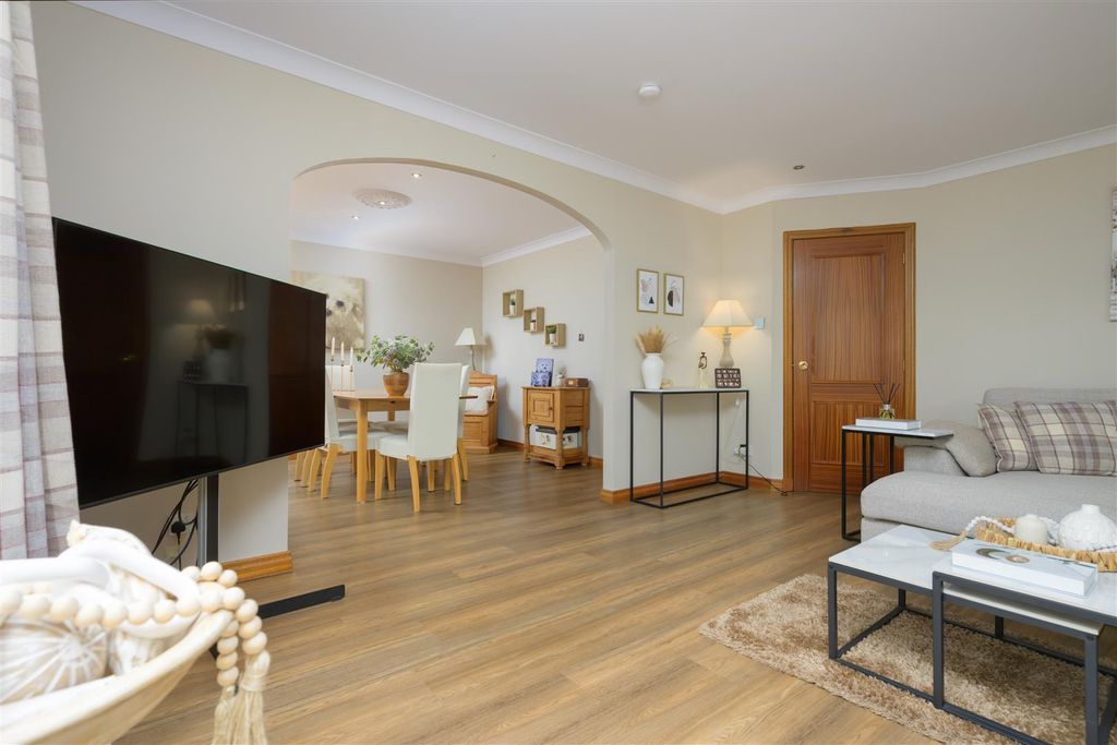 Property photo 3 of 31 S003.Jpg