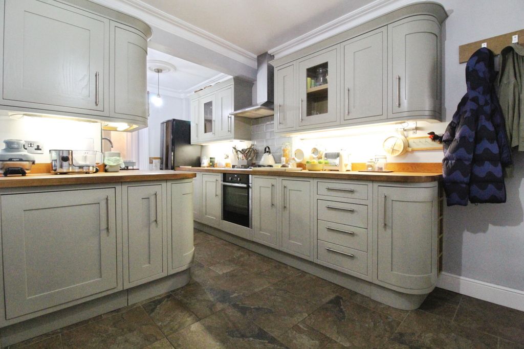 Property photo 2 of 19 Kitchen