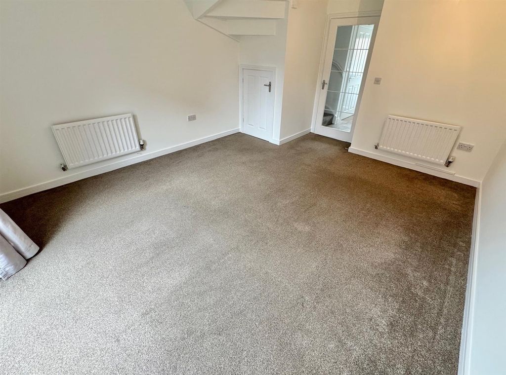 Property photo 3 of 11 Louge Diner...Jpg