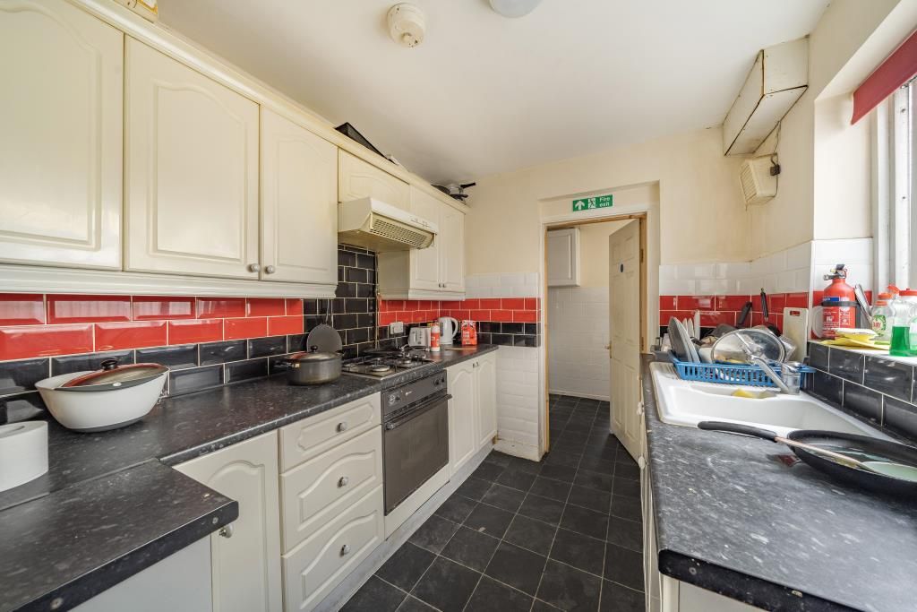 Property photo 2 of 10 Kitchen