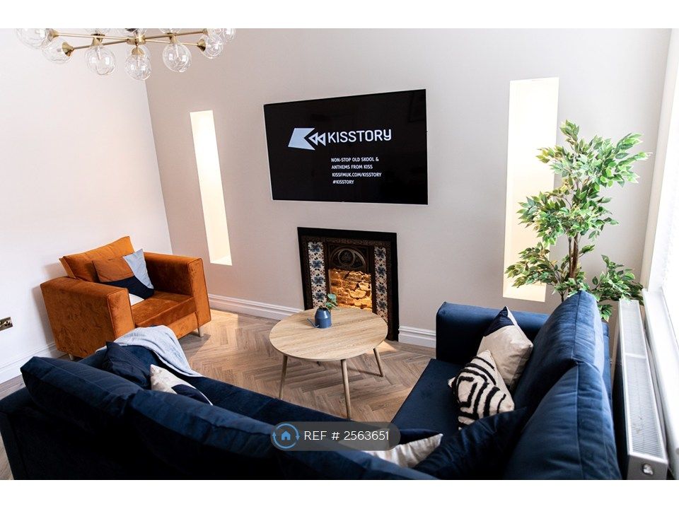 Property photo 1 of 10 Living Room