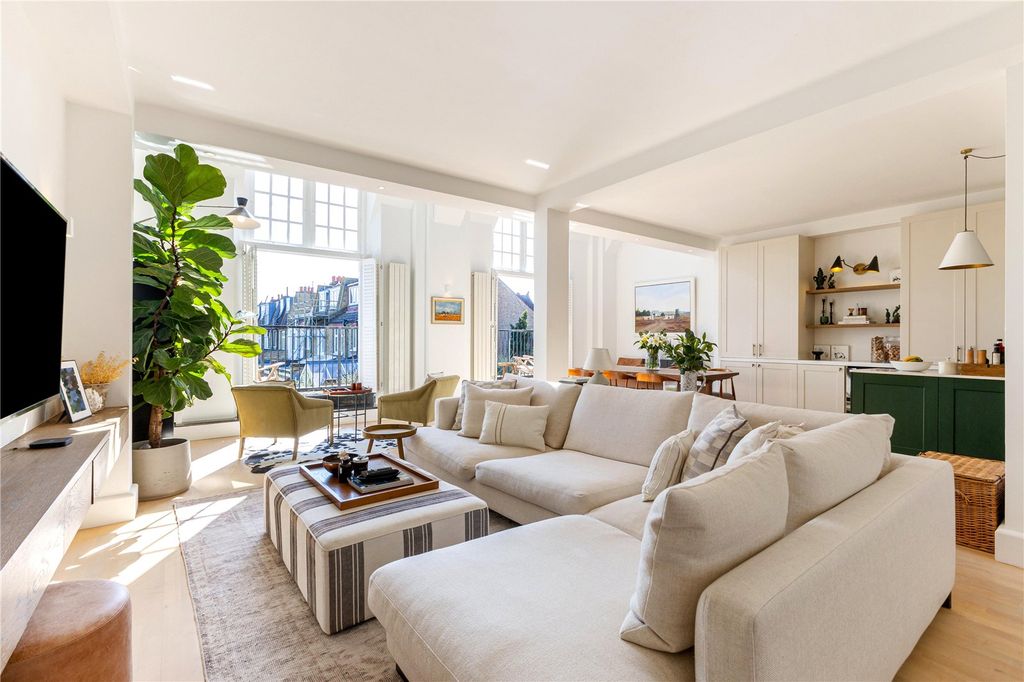 Property photo 3 of 17 Reception