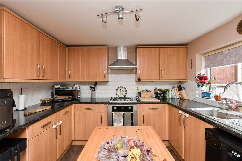 Property photo 2 of 9 Kitchen