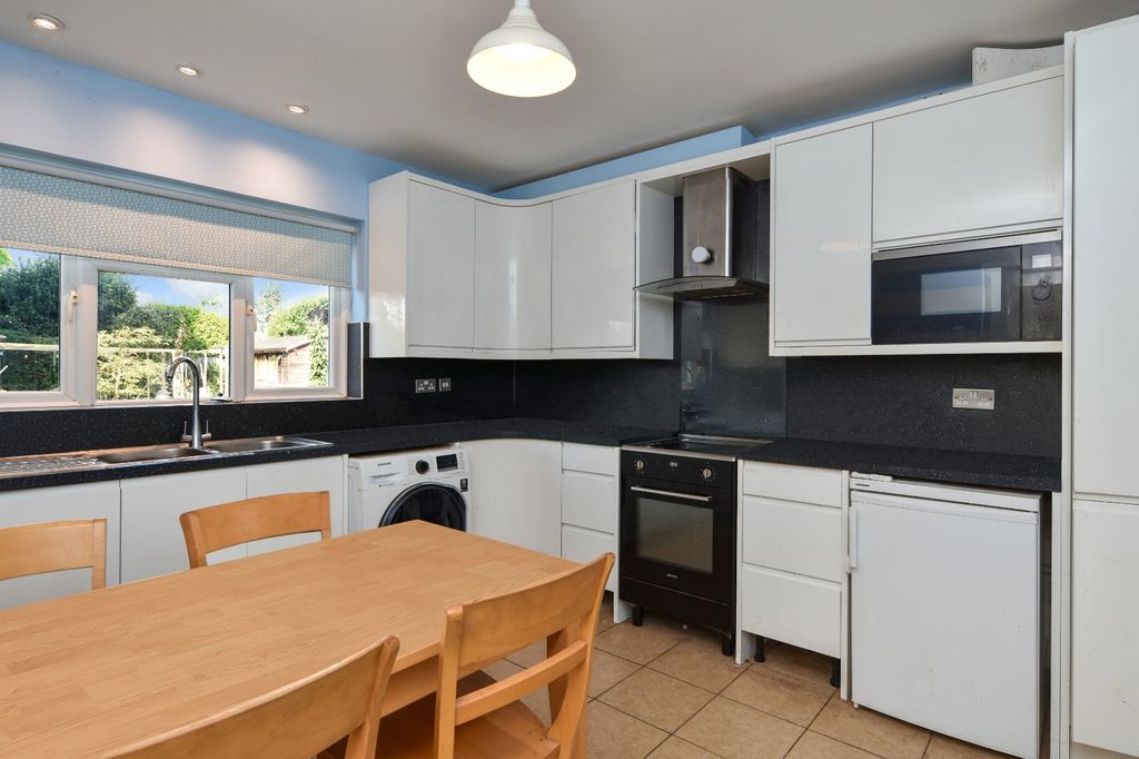 Property photo 2 of 19 Picture No. 10