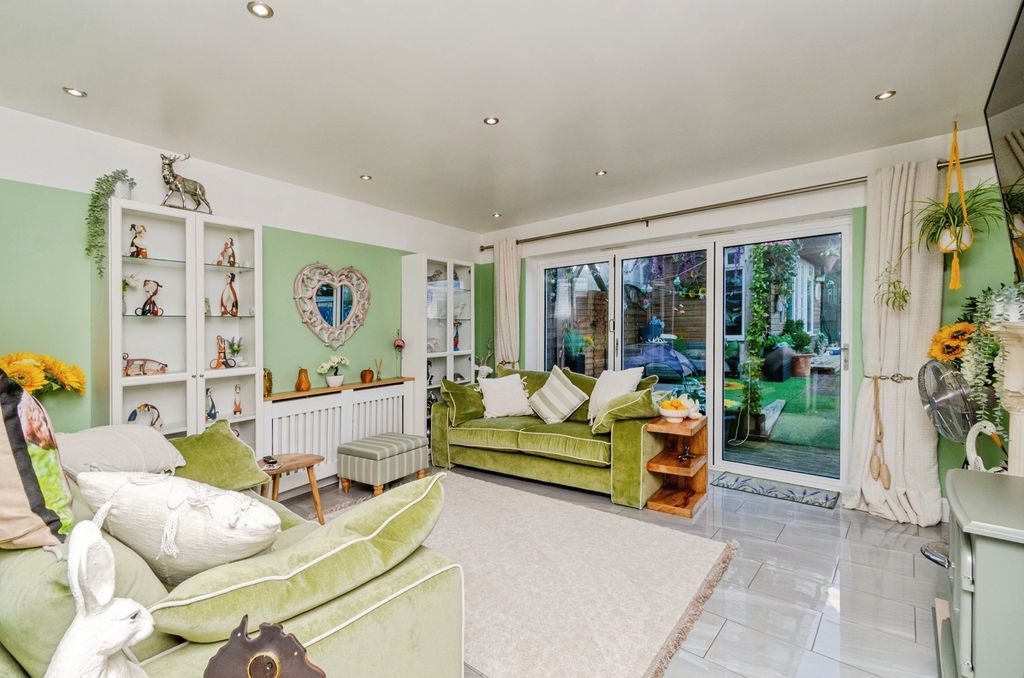 Property photo 3 of 25 Photo