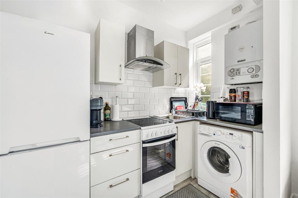 Property photo 2 of 10 Flat 24, Acton House-5.Jpg