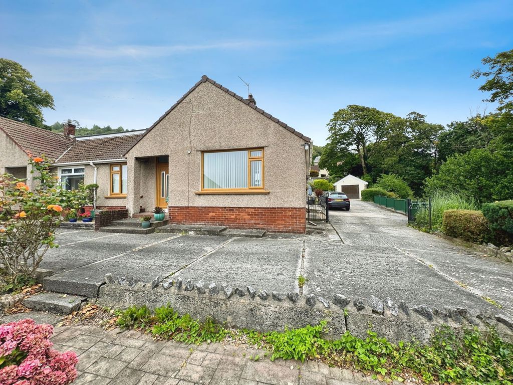 Property photo 2 of 27