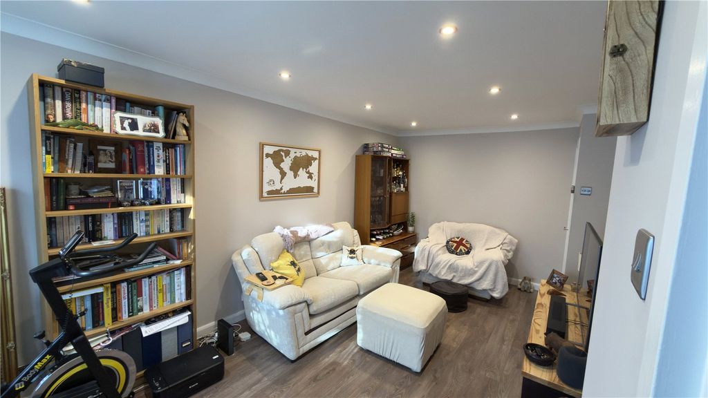 Property photo 3 of 18 Picture No. 21