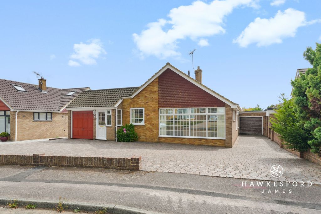 Property photo 1 of 26 Coppins Lane, Borden - Front