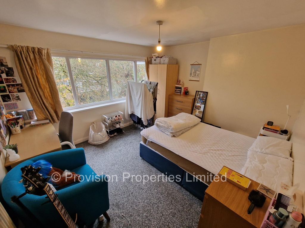 Property photo 3 of 11 Photo