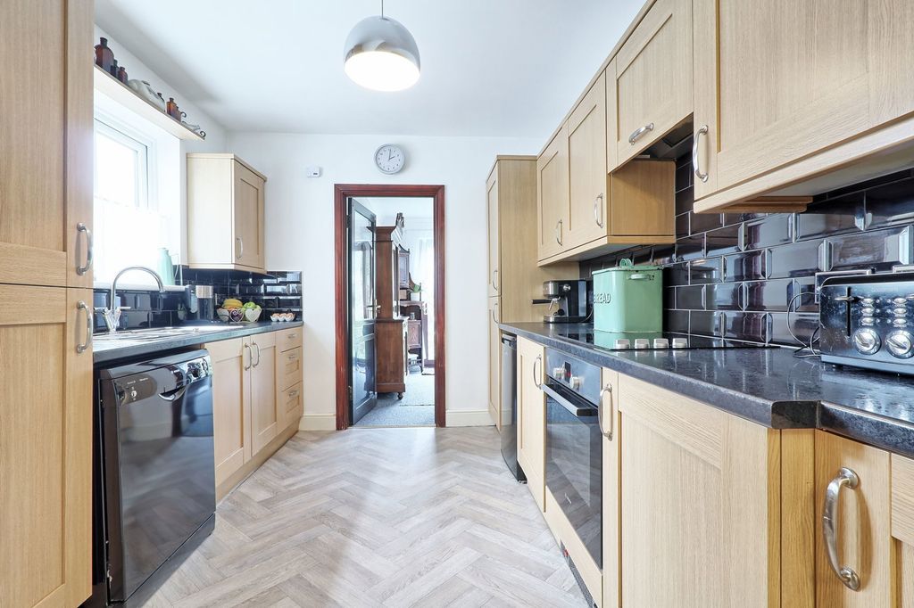 Property photo 2 of 35