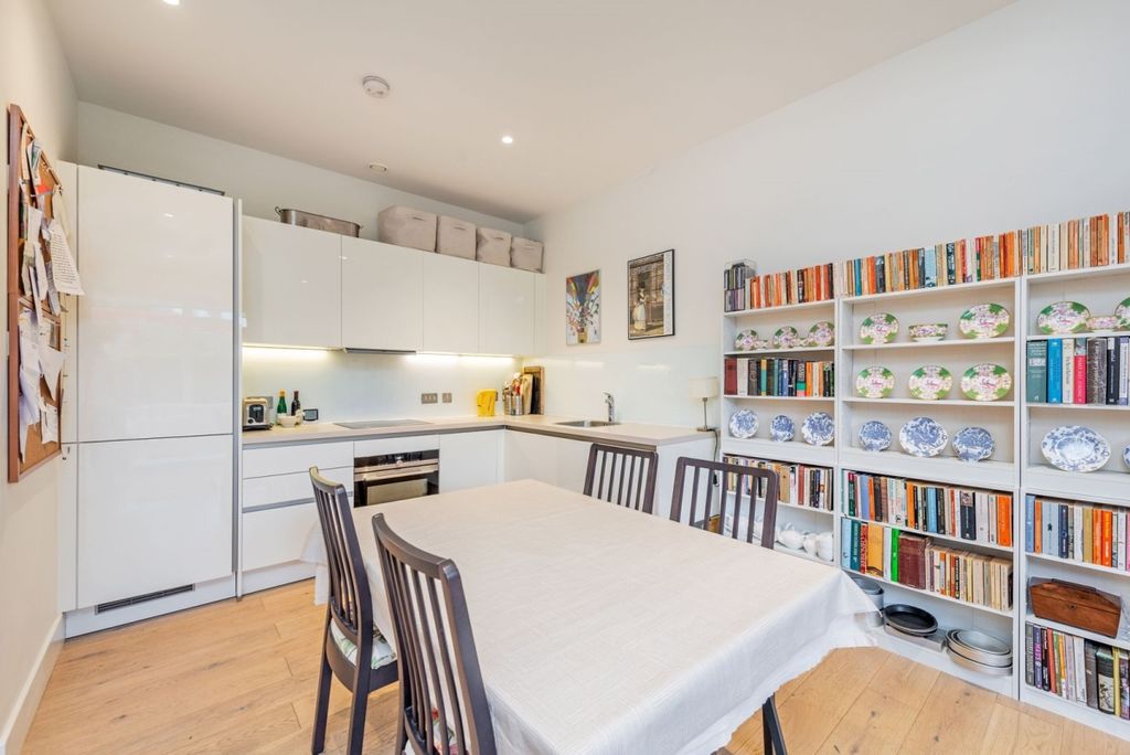 Property photo 3 of 9 Kfh-3_Nautilus_House