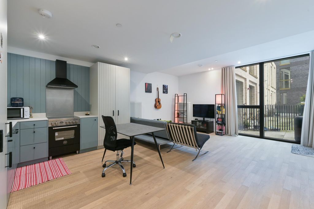 Property photo 2 of 8