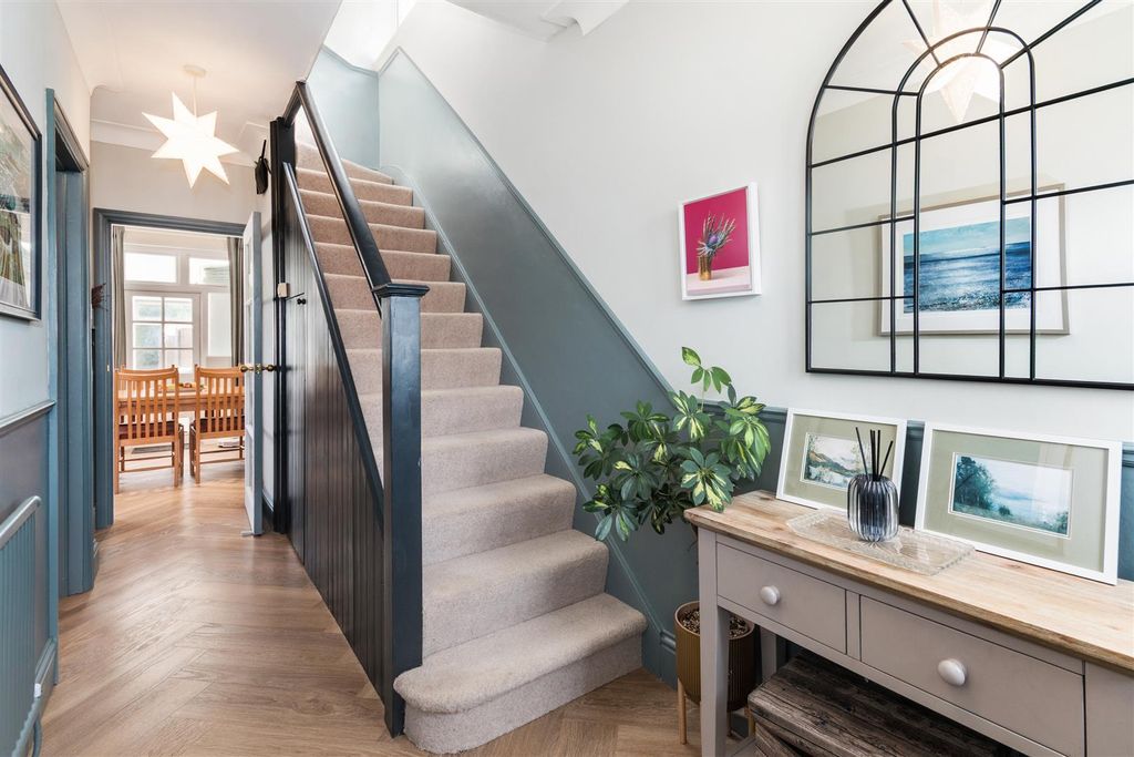 Property photo 2 of 12 Arras Avenue