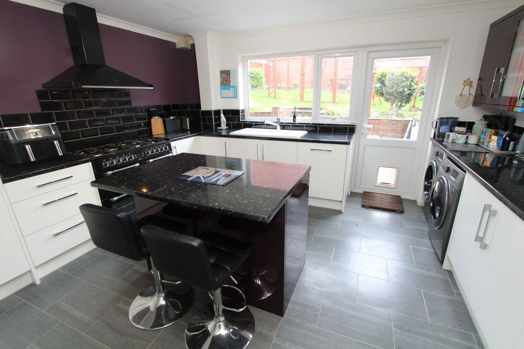 Property photo 2 of 30