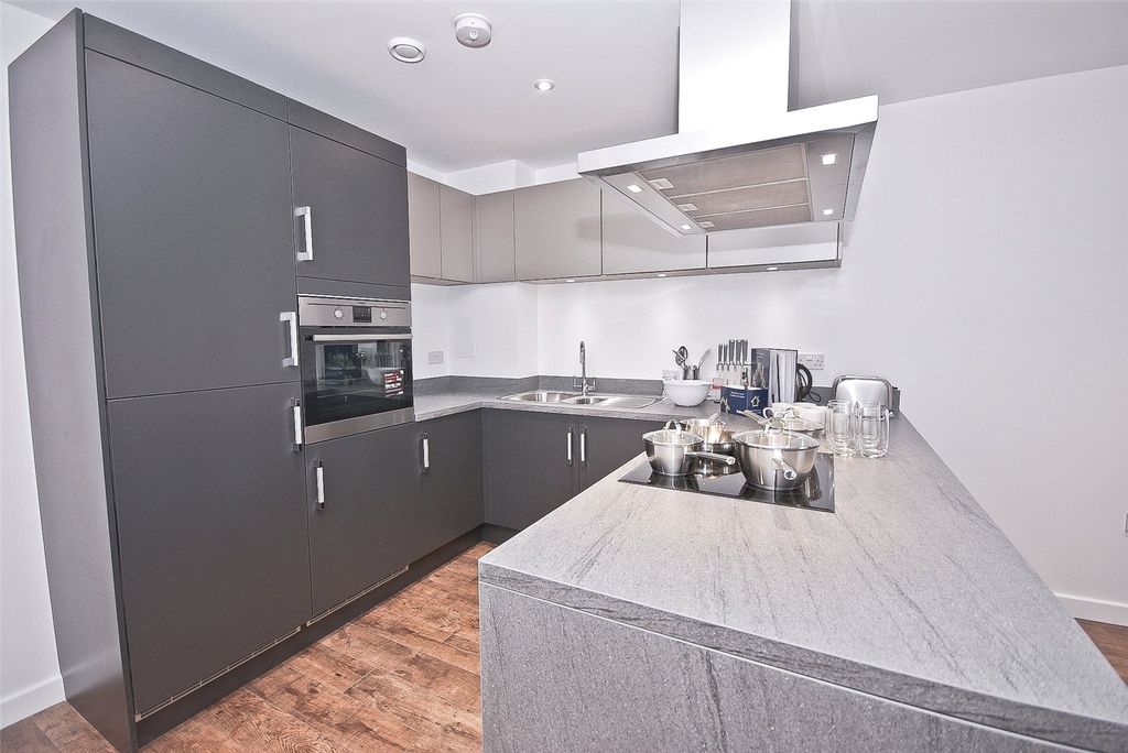 Property photo 3 of 20 Kitchen