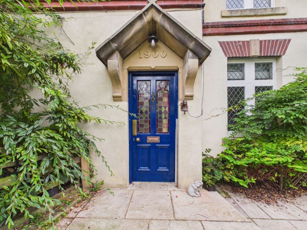 Property photo 2 of 28
