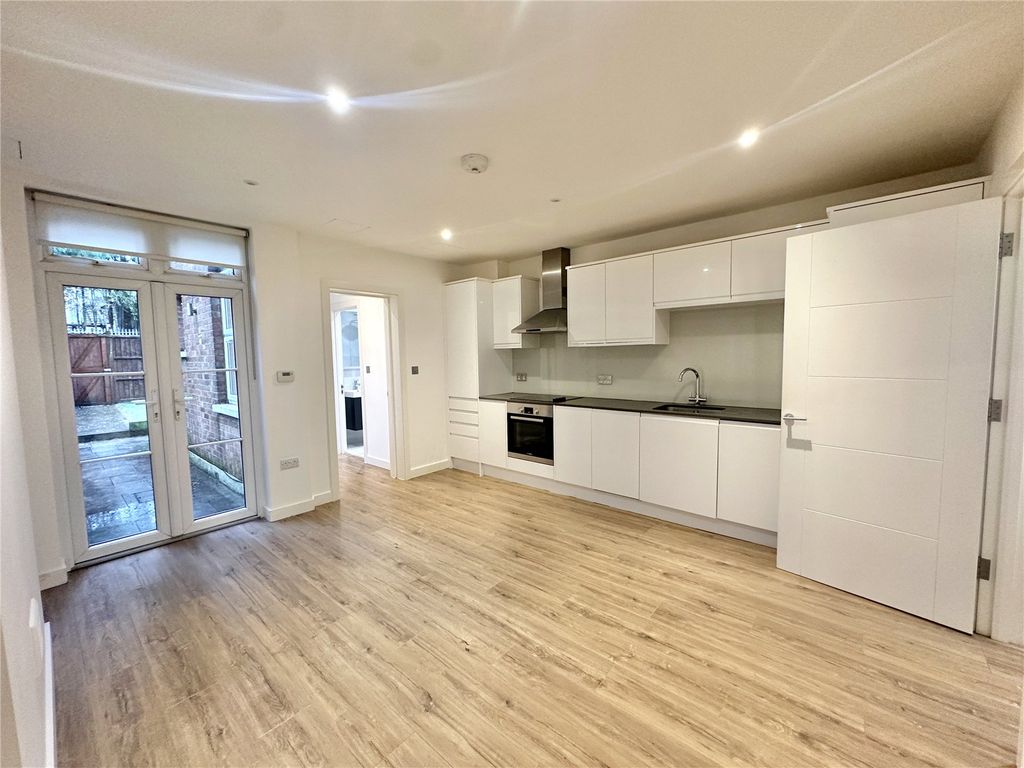 Property photo 2 of 8 Picture No. 21