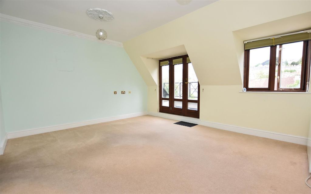 Property photo 3 of 12 Living Room I.Jpg