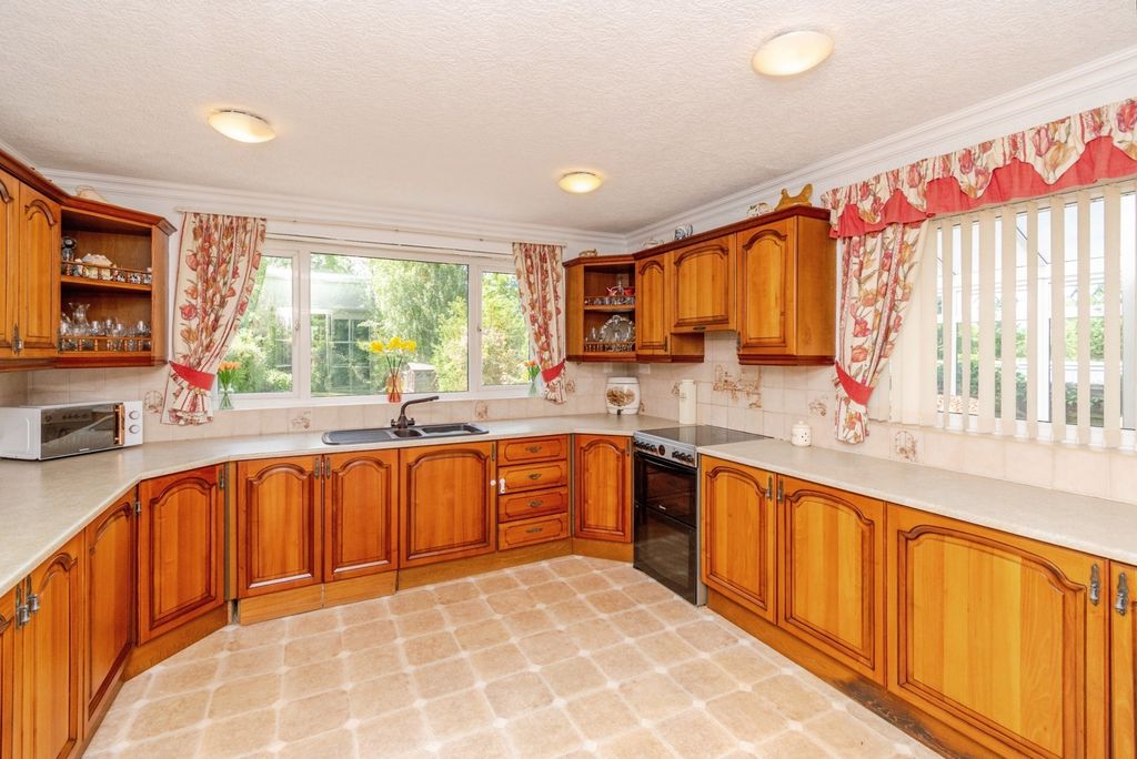 Property photo 3 of 16 Photo