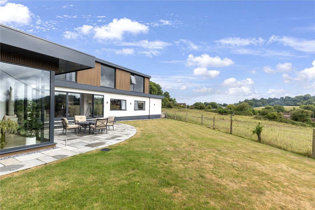 Property photo 1 of 25 Picture No. 12