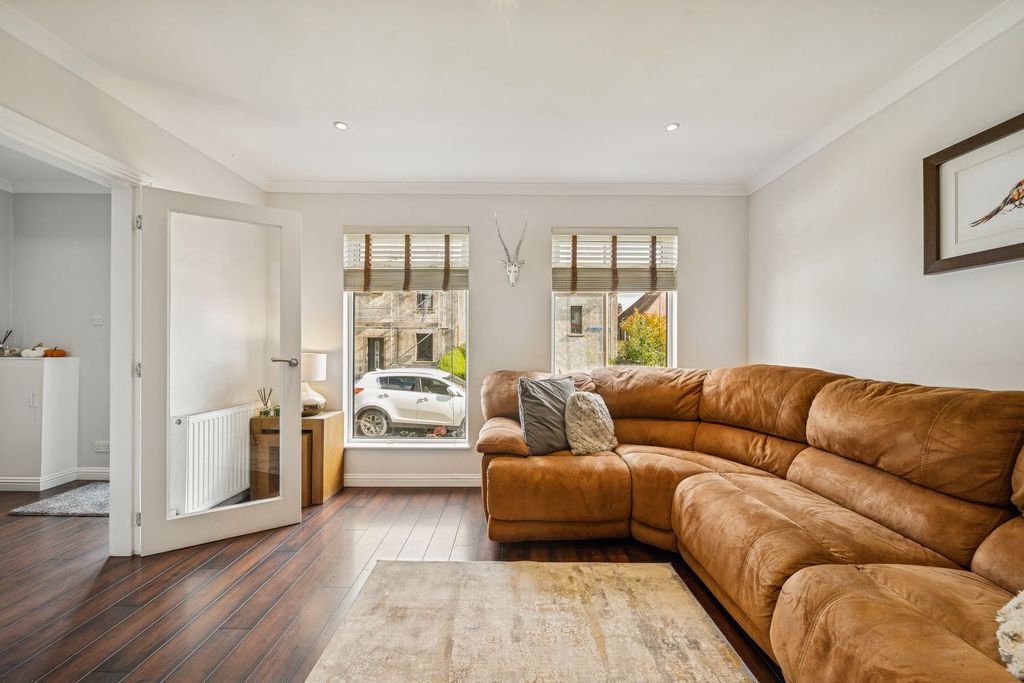 Property photo 2 of 36 Lounge