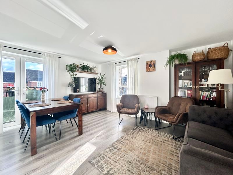 Property photo 3 of 9 Lounge