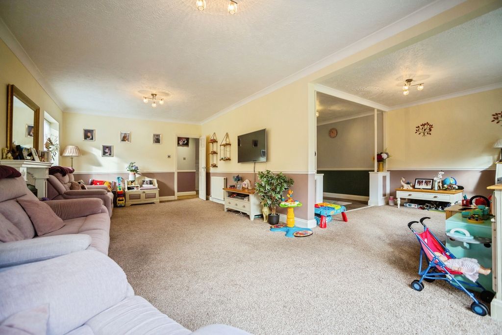 Property photo 3 of 17 Photo