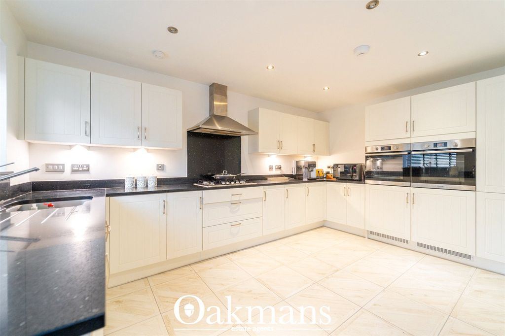 Property photo 2 of 53 Picture No. 12