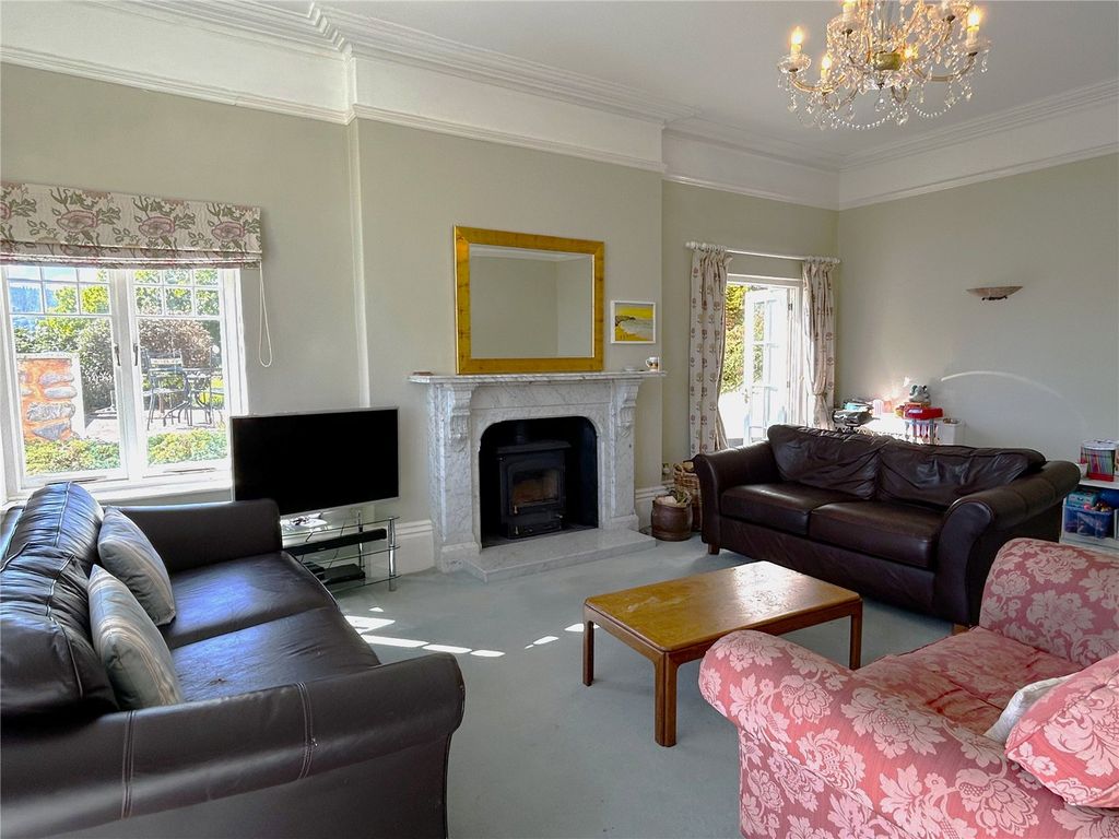 Property photo 2 of 36 Picture No. 08