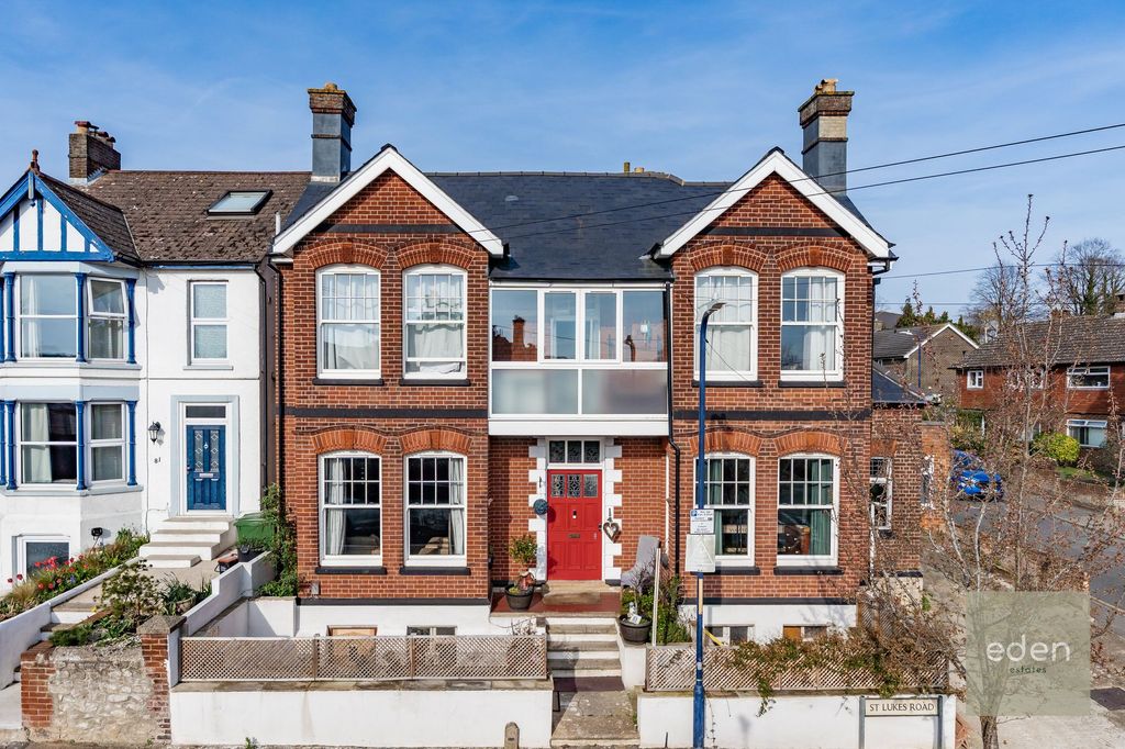 Property photo 1 of 44