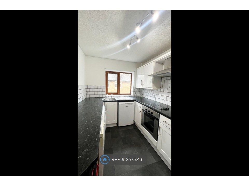Property photo 3 of 6 Kitchen
