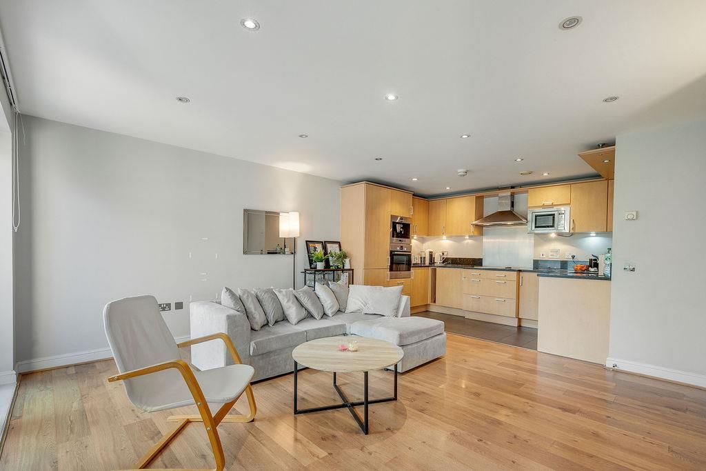 Property photo 3 of 13 Batterseasquare1,Flat14-11.Jpg