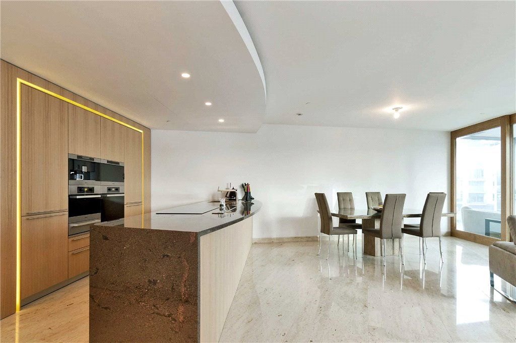 Property photo 3 of 17 Reception/Kitchen