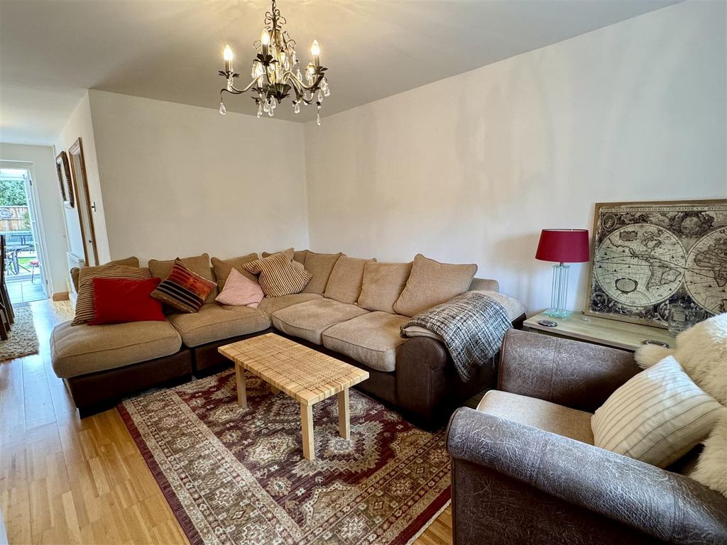 Property photo 3 of 21 Living Room