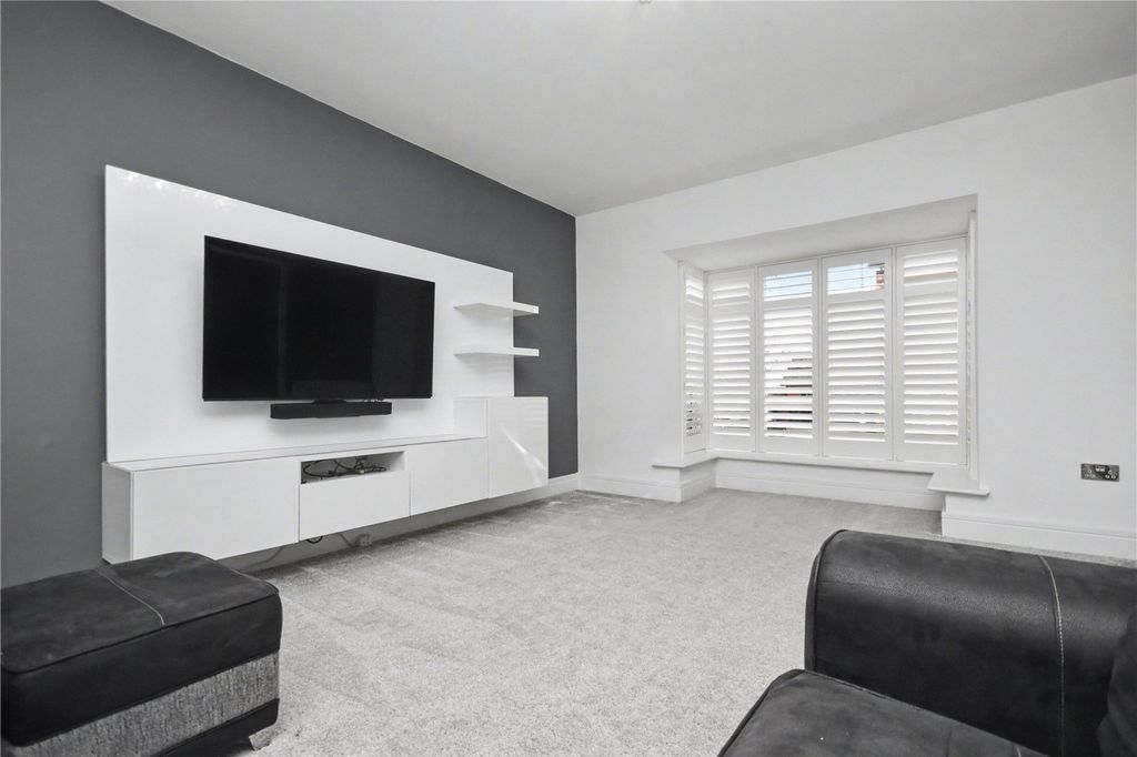 Property photo 2 of 22 Picture No. 12