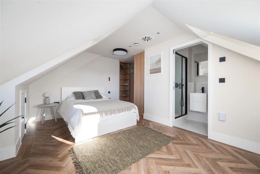 Property photo 3 of 11 P05.Jpg