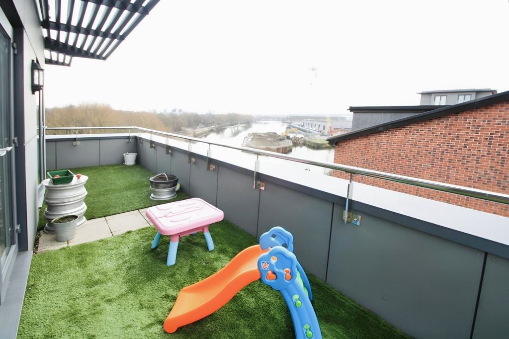 Property photo 3 of 11 Picture No. 17