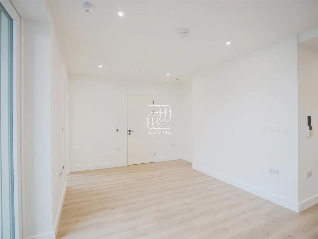 Property photo 2 of 16 70A7Eeadb9Ceb7d6180E38E0F06d4B0A.Jpg